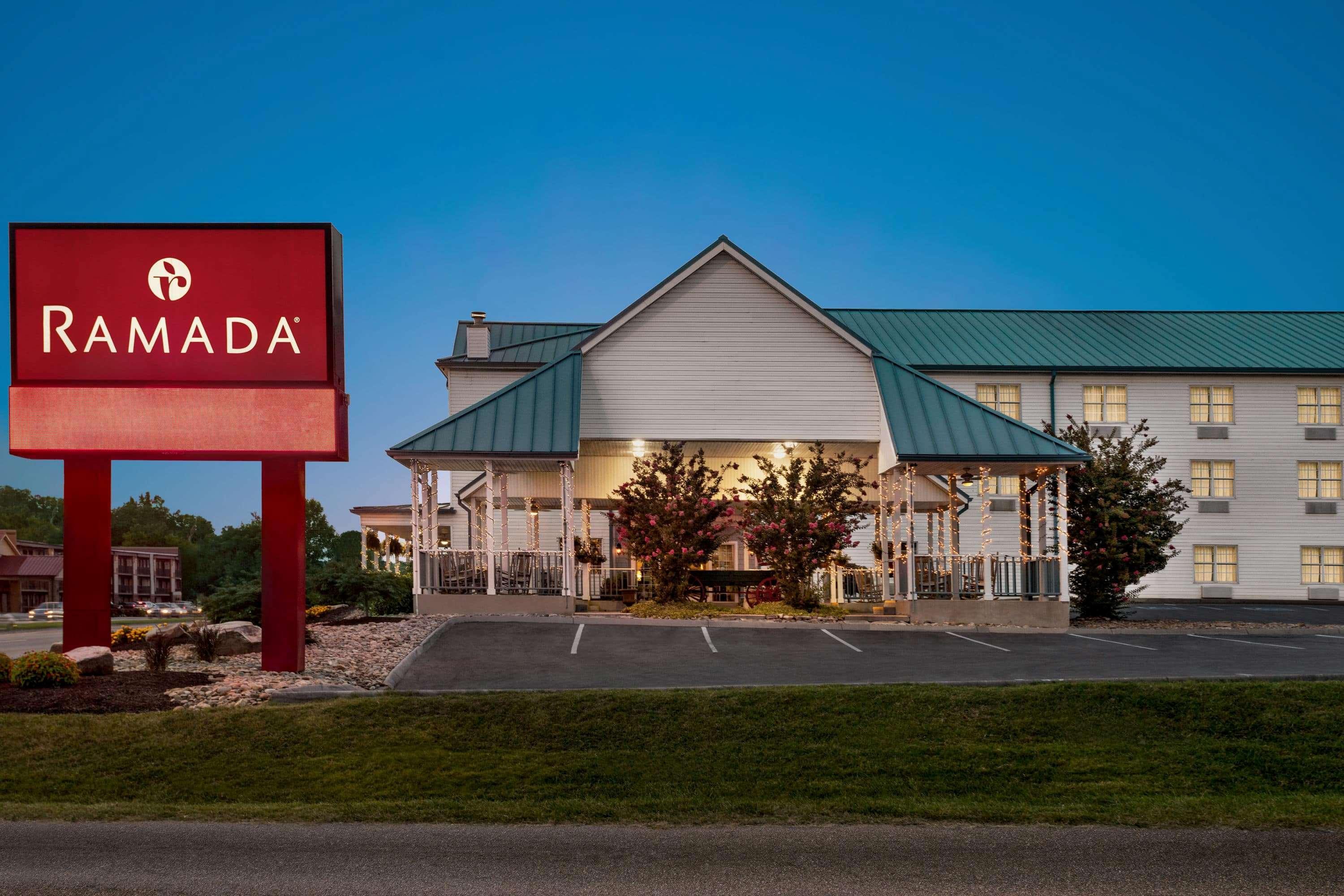 Ramada By Wyndham Pigeon Forge North Hotell Exteriör bild